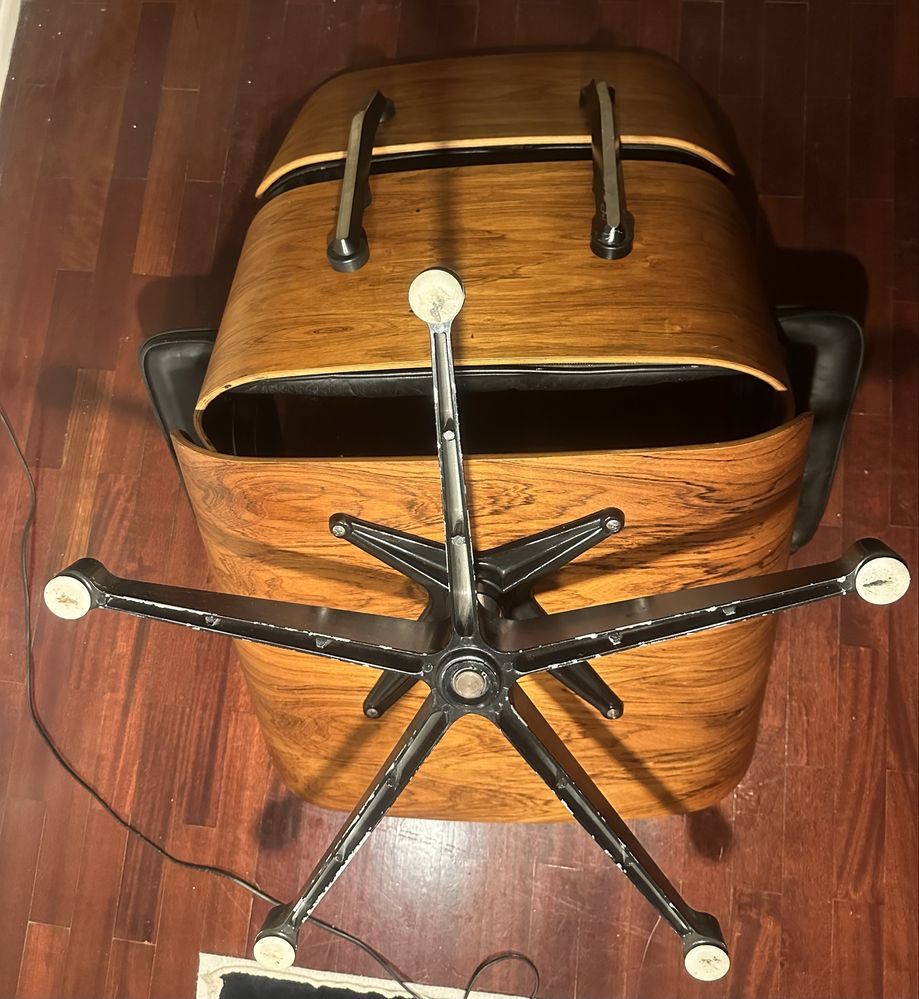 2 original Charles Eames Lounge chair
