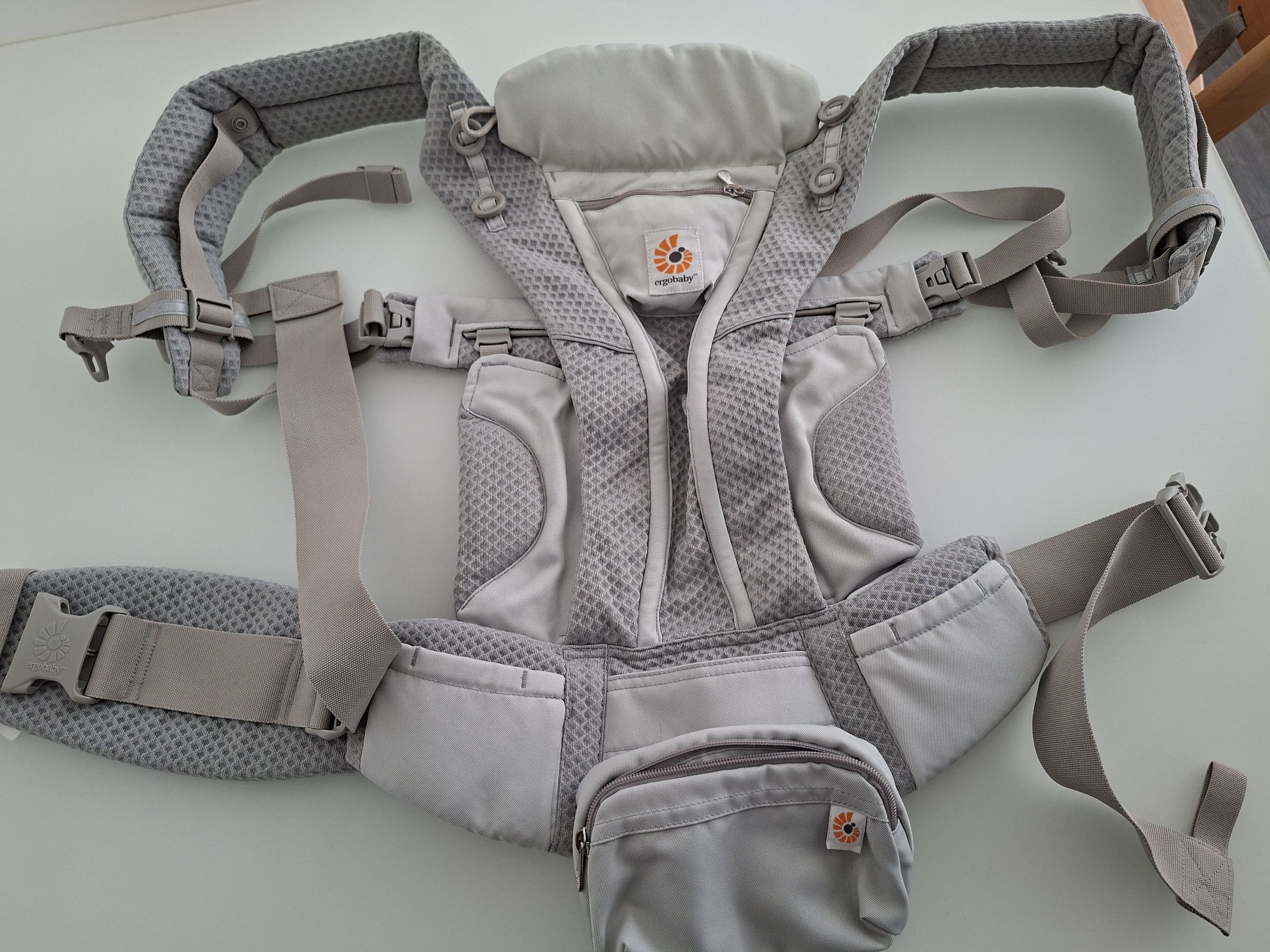Porta-bebé Ergobaby Omni Breeze