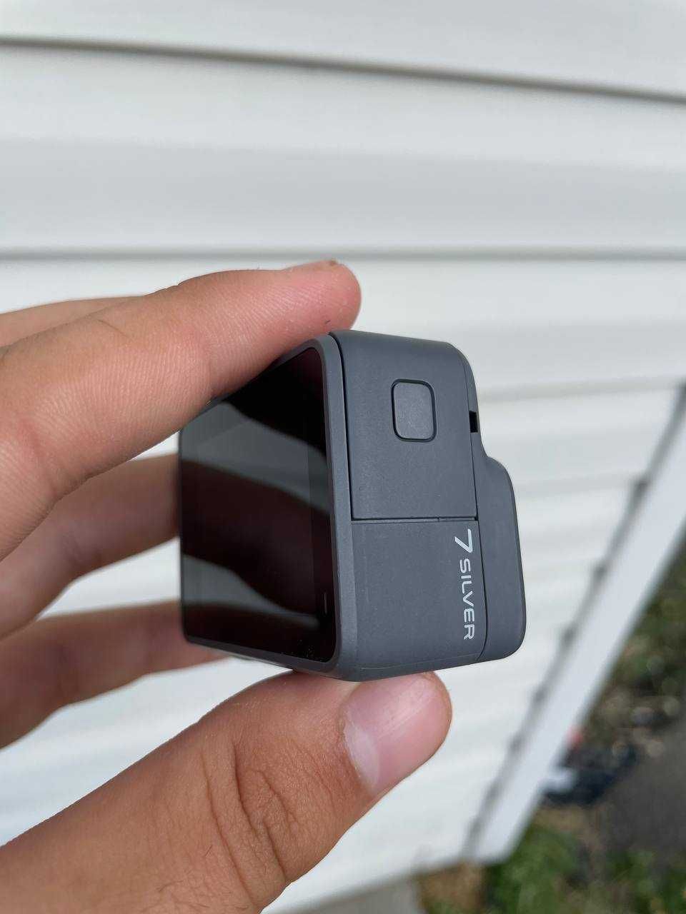 Екшн камера GoPro HERO7 Silver в чудовому стані, з комплектом