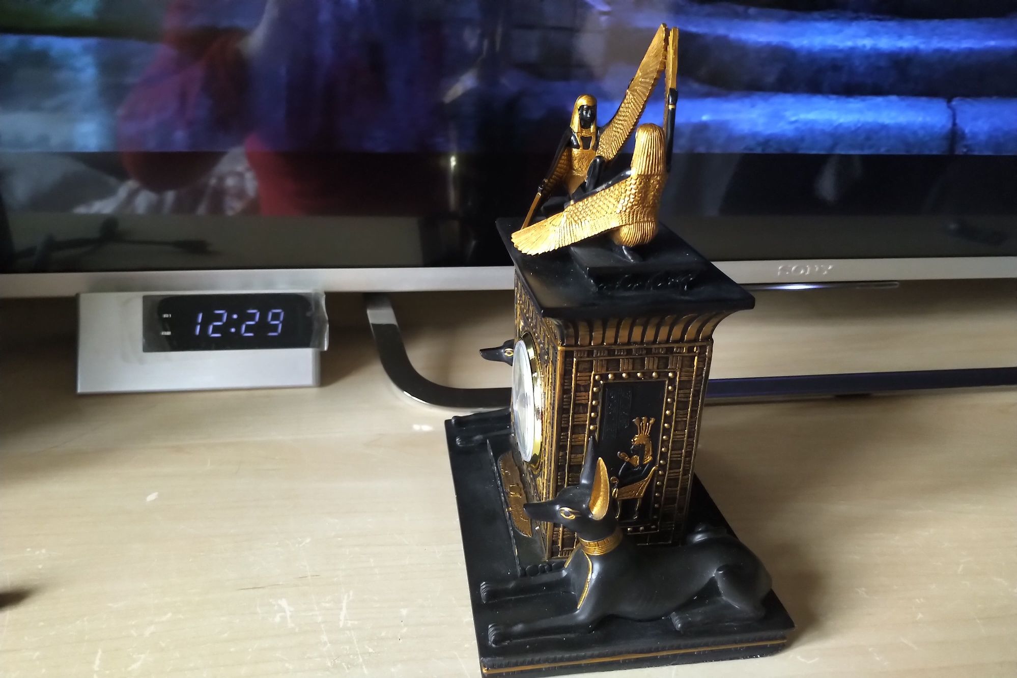 Zegar kominkowy "Świątynia Anubisa"