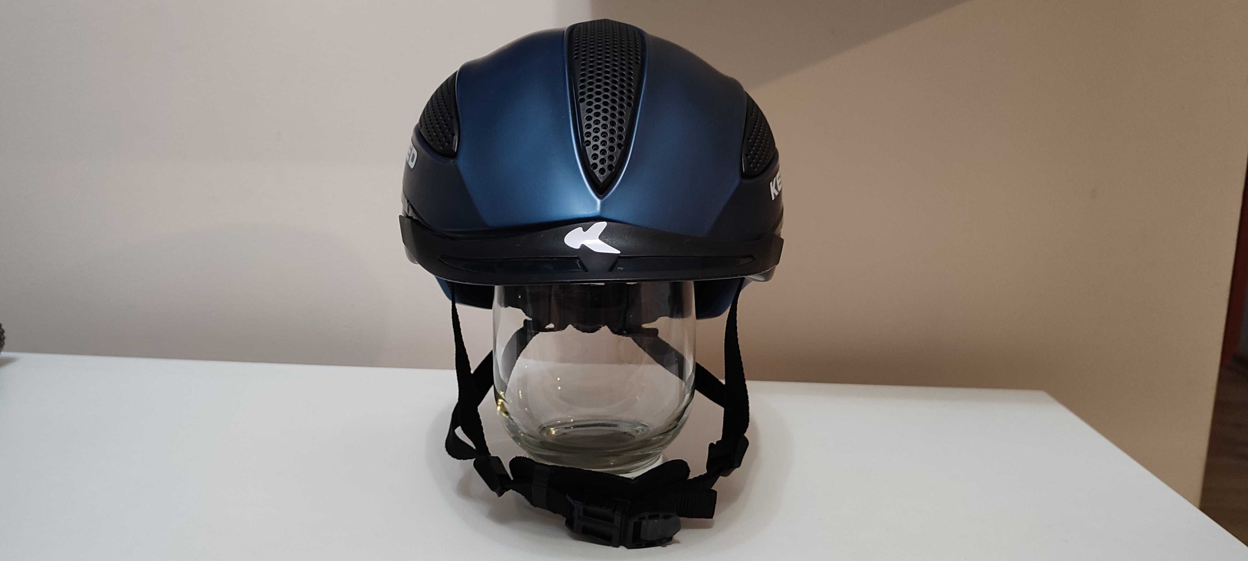 Kask jeździecki.
