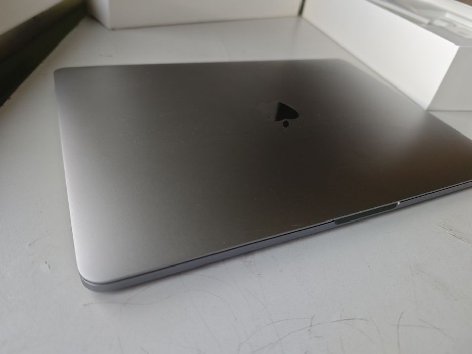 Macbook pro 13 2017 8/128 core i5