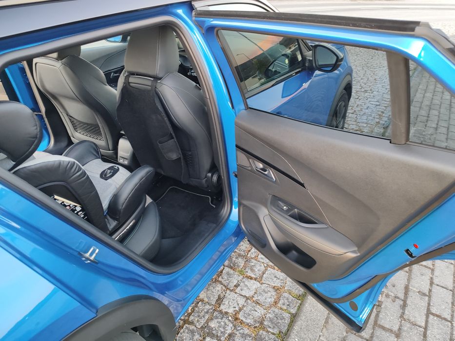Peugeot e-2008 eletrico - GT C/Teto Panorâmico