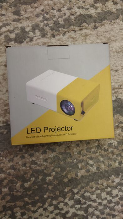 Проектор LED на стіну