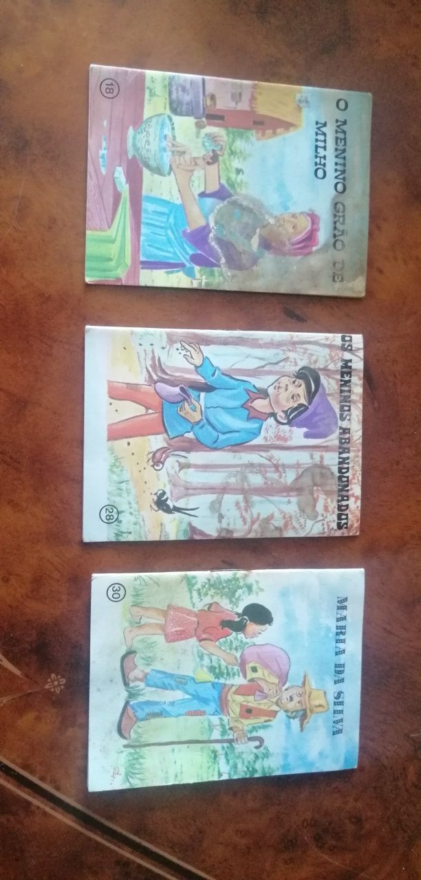 Livros de bolso da colecção de formiguinha