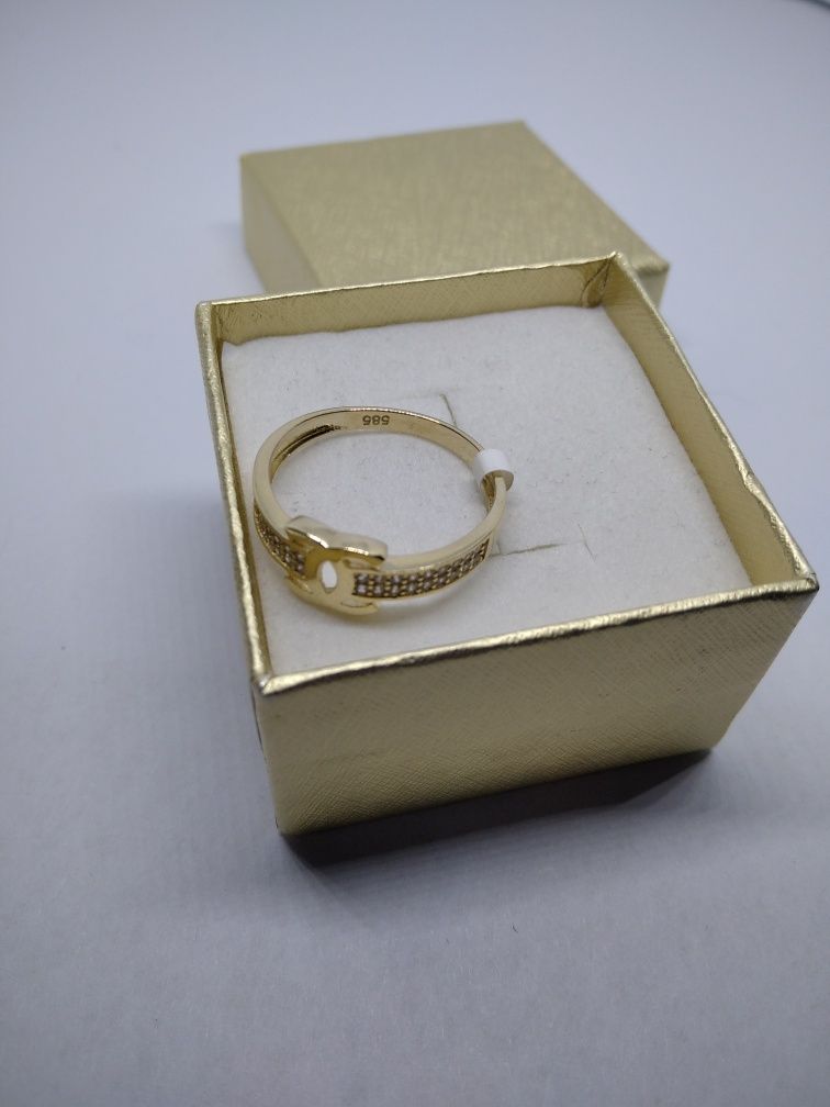 Złoty pierścionek z cyrkoniami złoto 585 R18   285
