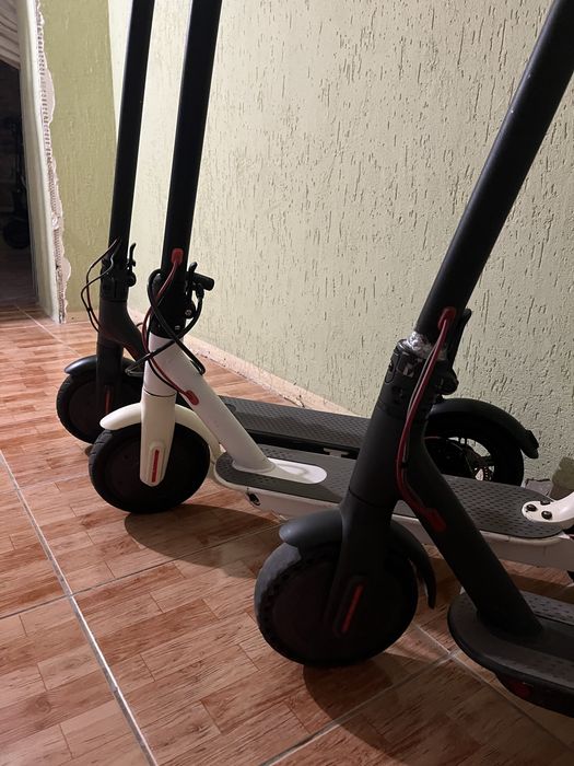 Срочно Xiaomi Mi M365 Electric Scooters