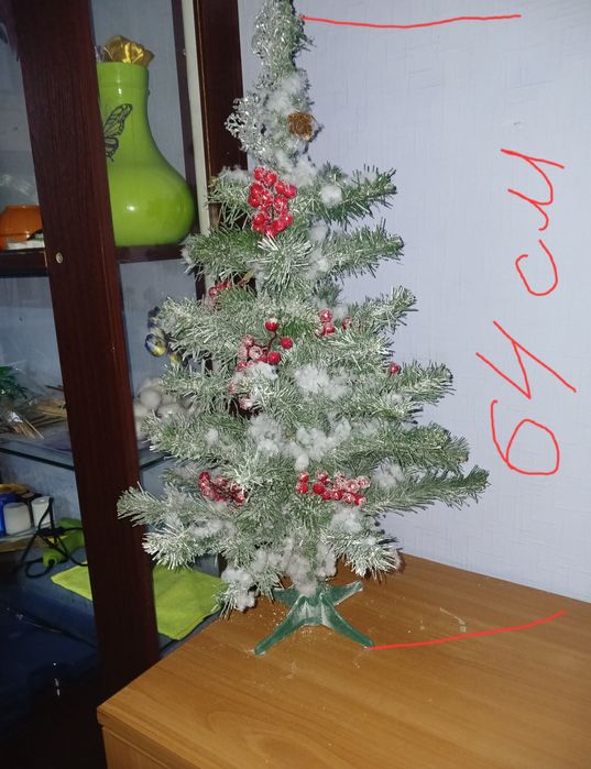 Ялинка , висота - 64 см.