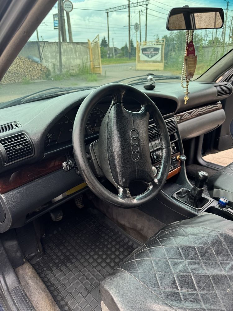 Автомобіль audi a4
