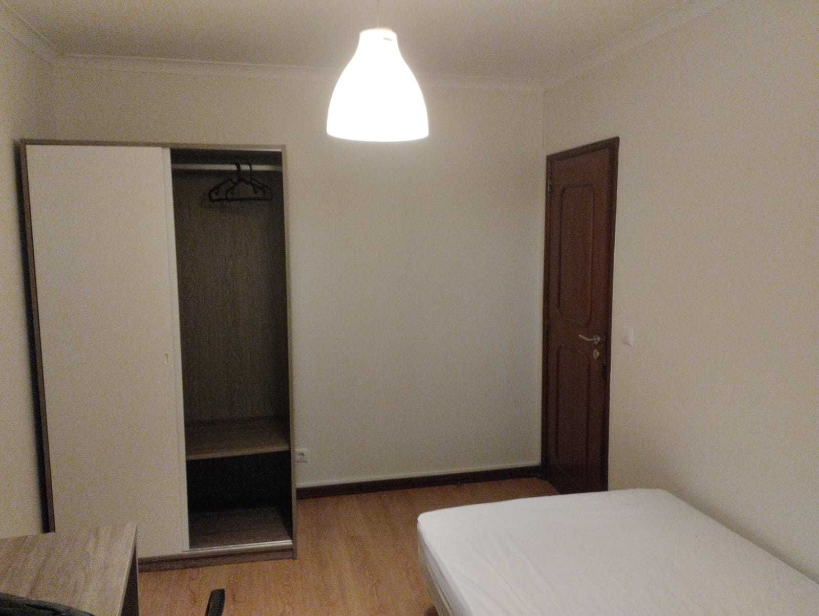 Quarto individual  Rua de Costa Cabral
