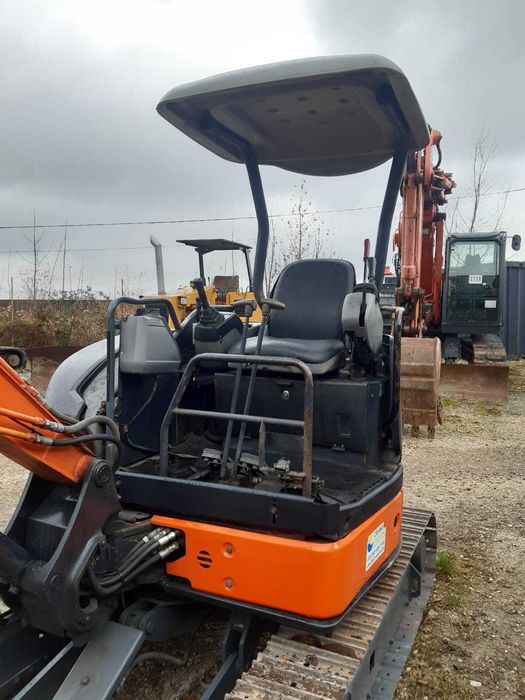 Екскаватор гусеничний HITACHI ZX30UR