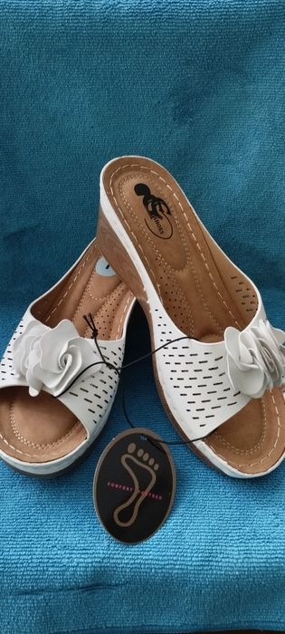 Klapki letnie nowe białe z USA rozmiar 37 wkładka 24 cm