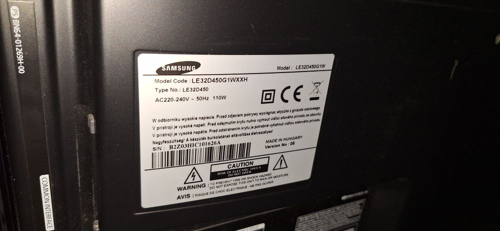 Tv Samsung LE32D450 32" HD z podstawą i pilotem.