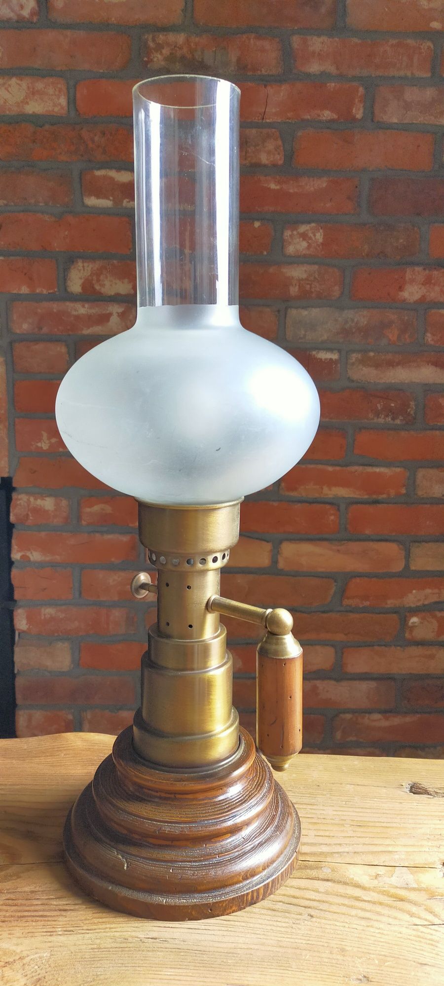 Lampa stołowa okrętowa