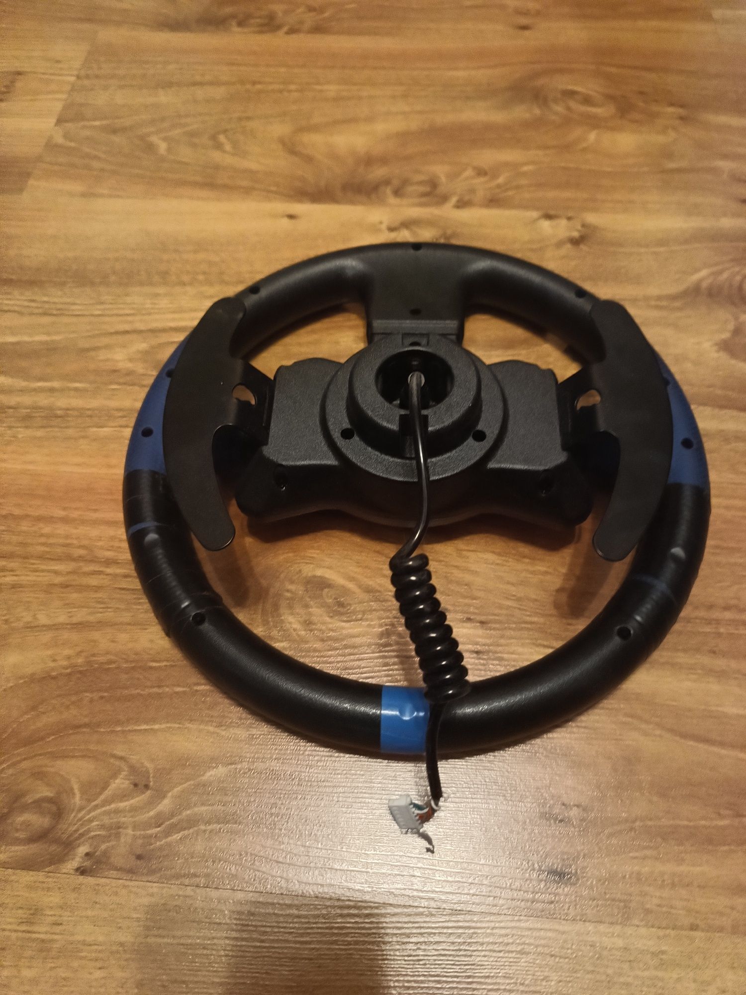 Thrustmaster TMX, Logitech części.