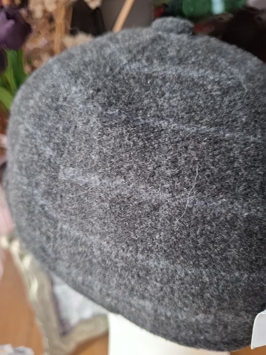 Boné, boina, chapéu de inverno. Novo