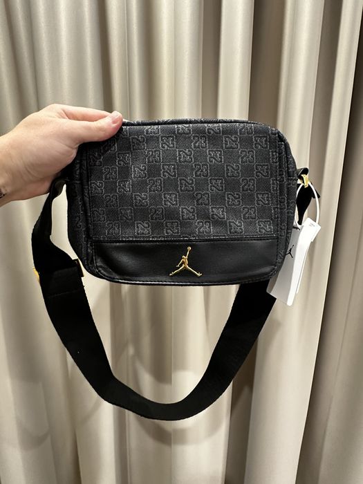 Чоловічі сумки через плече Jordan Monogram в білому та сірому кольорах