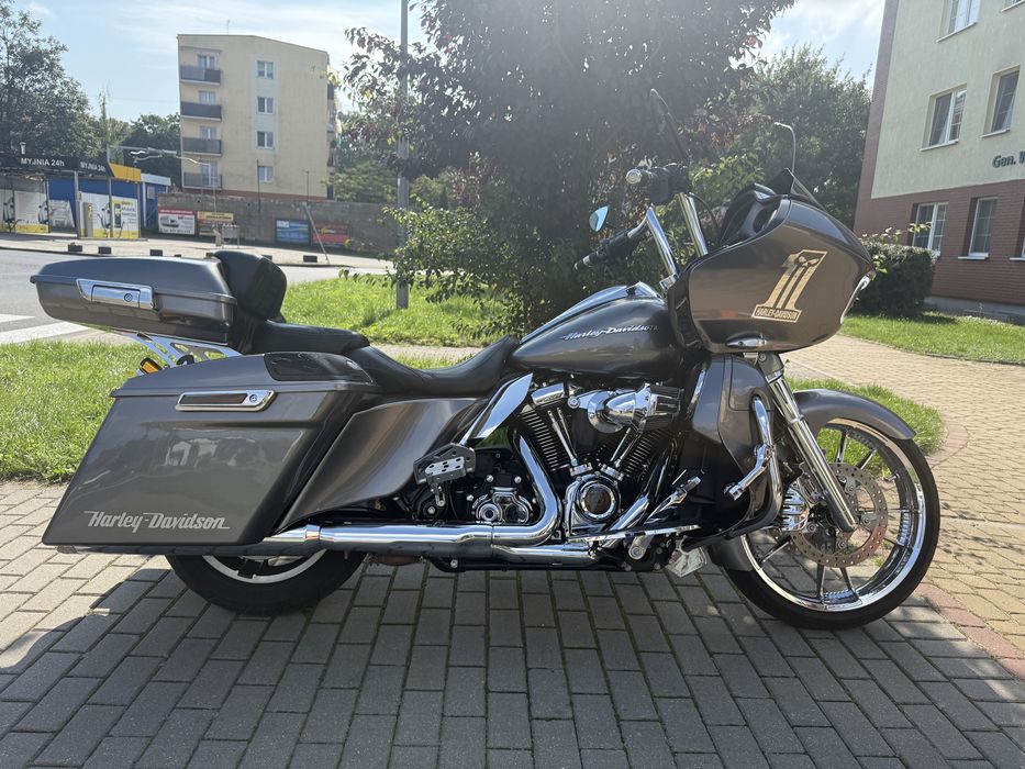Śliczny Harely Davidson Rod Glide 2017
