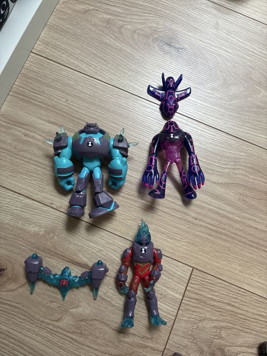 Figurki do zabawy lub kolekcjonerskie