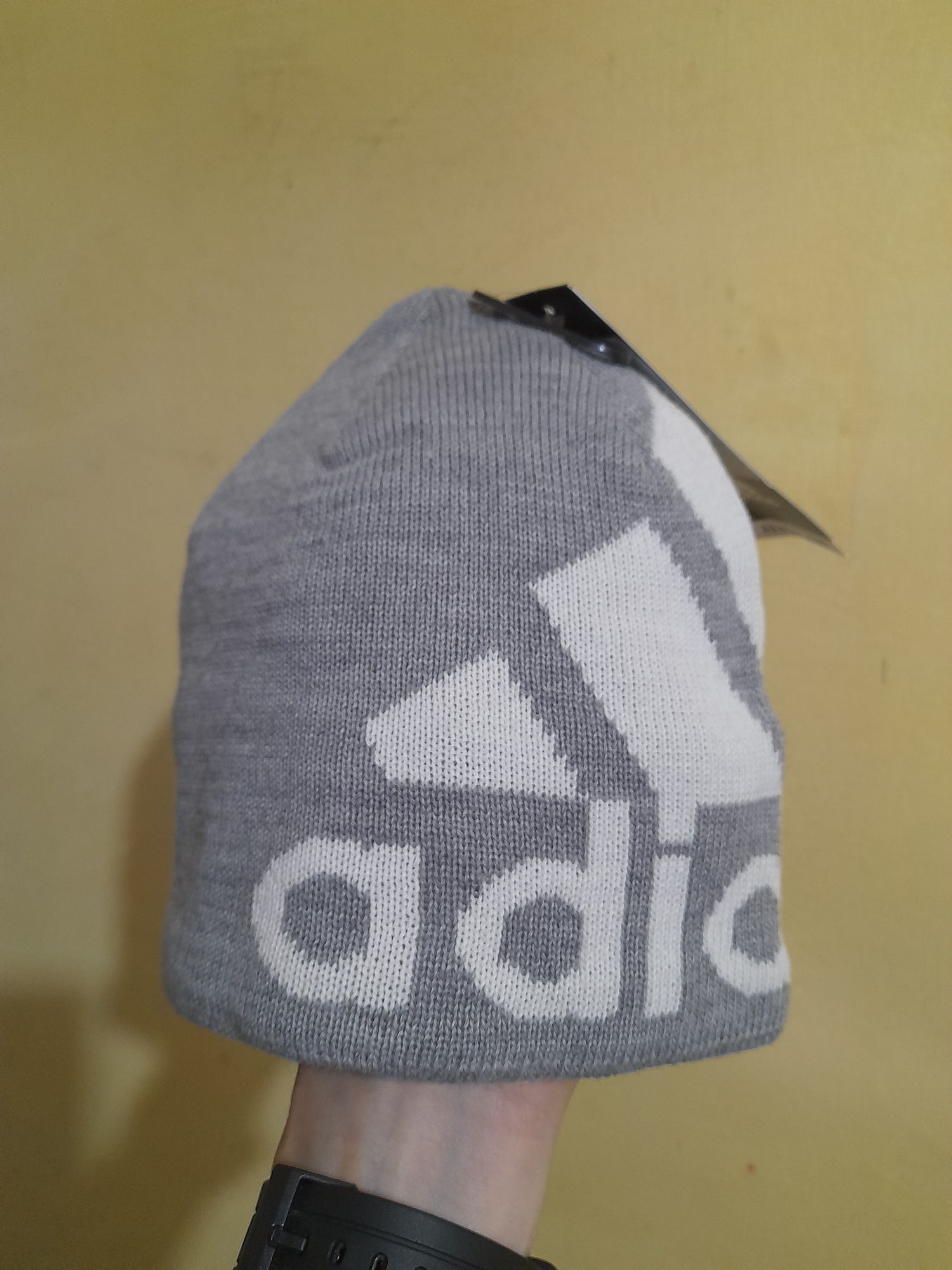 Оригінальна в'язана шапка з великим лого Adidas