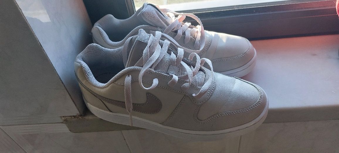 Tenis Nike Tamanho 40.5 Usado em bom estado Entrego Alfragide e Benfic