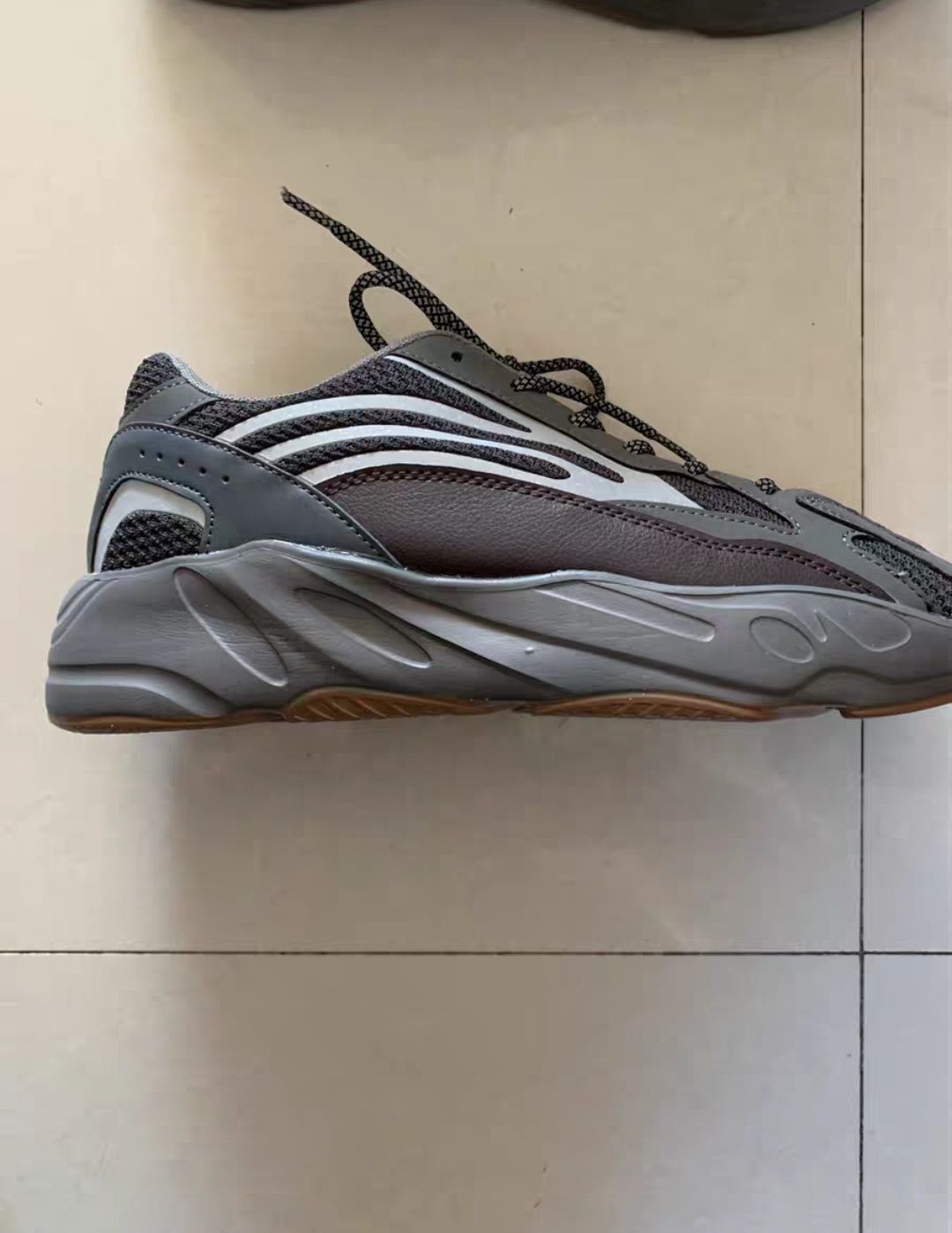 Чоловічі кросівки Adidas Yeezy boost 700 v2 (темно-сірі)