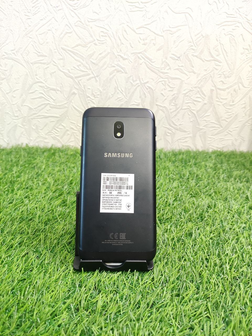 Телефон Samsung Galaxy J330F J3 2017