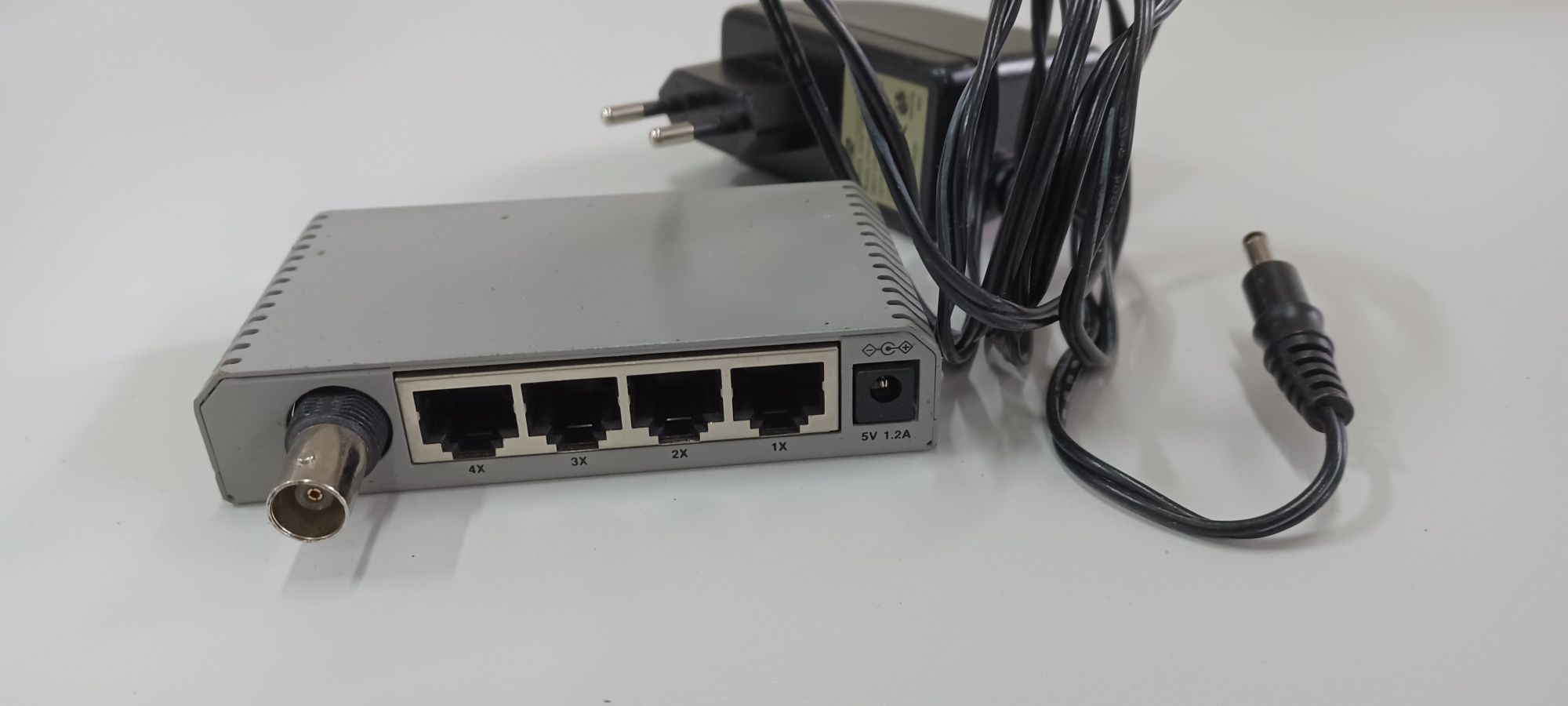Hub, rozdzielacz do  internetu