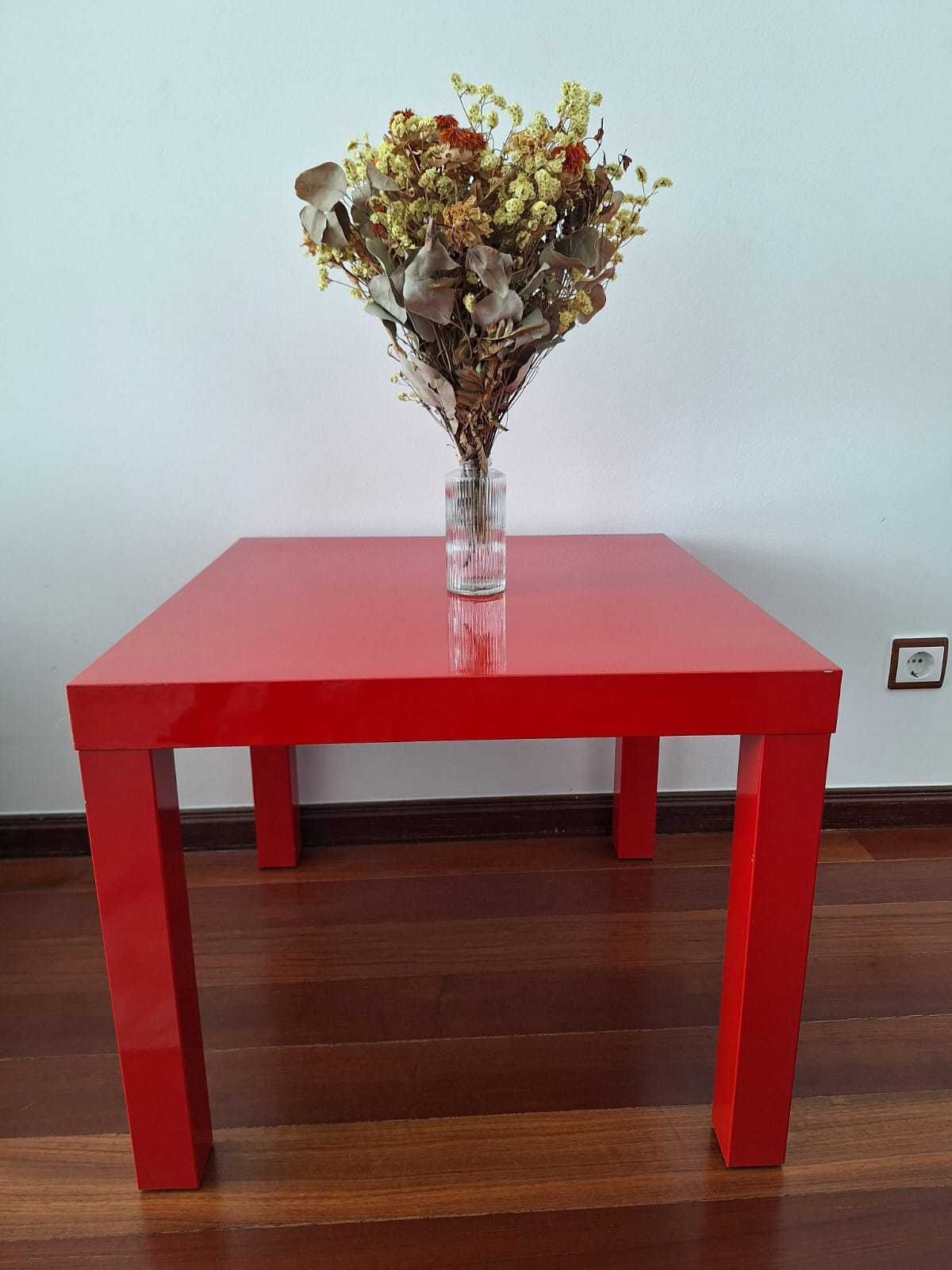 Mesa de centro quadrada vermelha