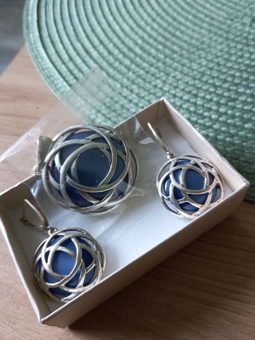 Srebrna biżuteria. Kolczyki, zawieszki, srebrny komplet.