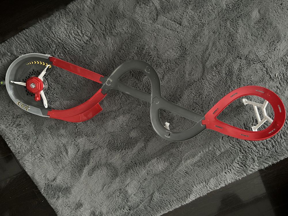 Tor Hot Wheels z napędem