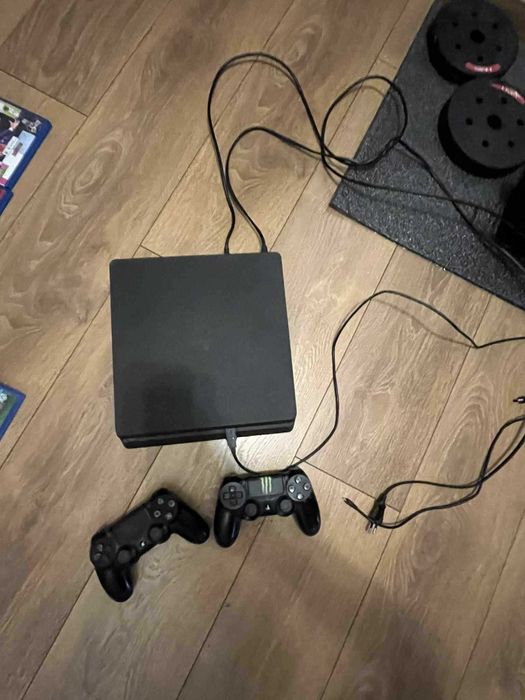 PS 4  slim + gry i kierownica
