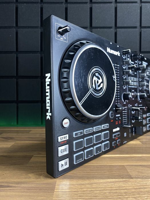 Numark Mixtrack Pro FX