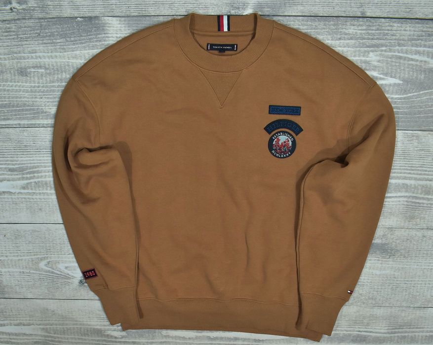Tommy Hilfiger Brązowa Bluza Męska Z Naszywkami Crewneck Relaxed L