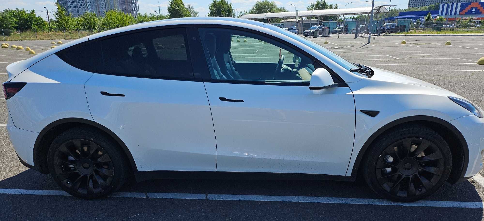 Продам машину Tesla Model Y 2020