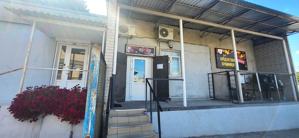 Продаж приміщення з мебелью та з обородованієм вул. Космічна .