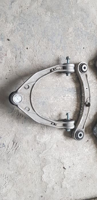 Ричаг передній,Volkswagen touareg,Audi Q7.Крошнтейни верхні,зад речаг