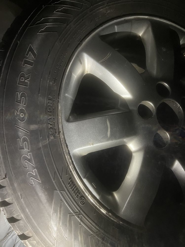 Зимова Шипована гума Nokian 225/65 r17