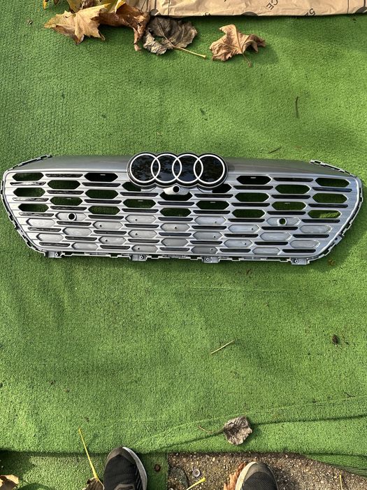 Grelha Q8 etron nunca usada