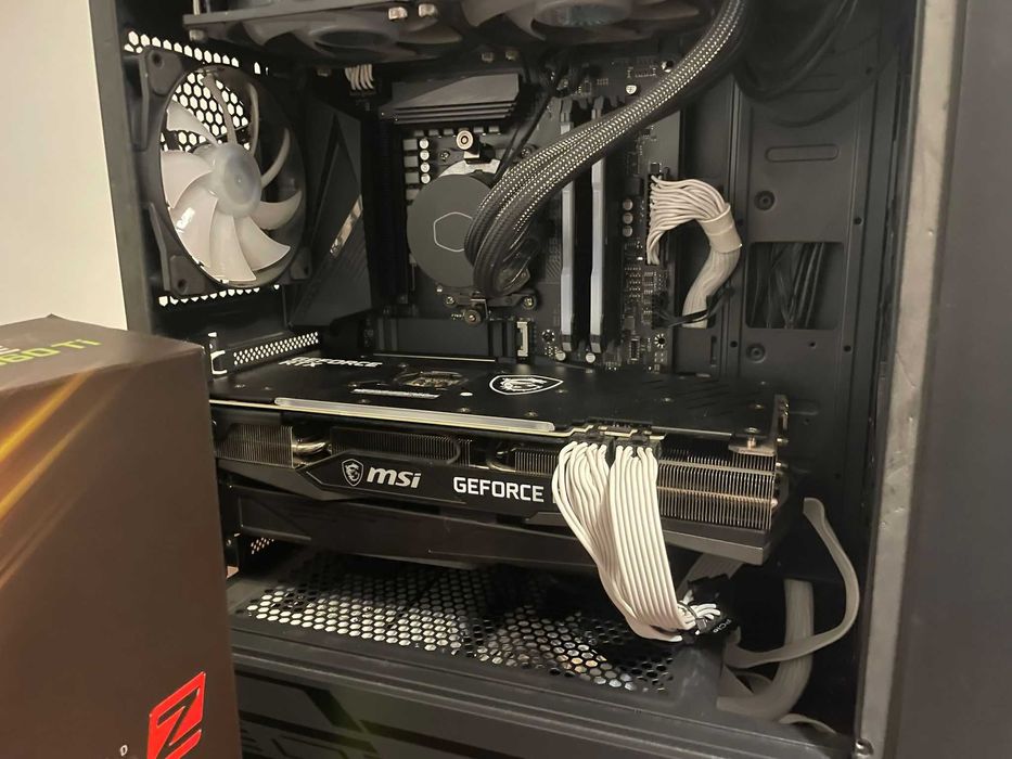 PC Gaming– RTX 3060 Ti Gaming Trio Z, Ryzen 5 5600X 16GB RAM, SSD 1TB