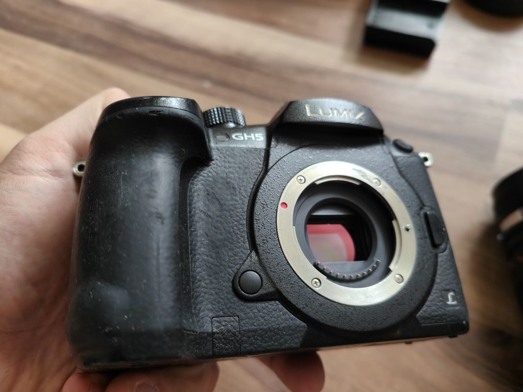 Aparat Panasonic Lumix GH5 4K 60kl/s obie. 28-200mm mikrof 128GB 5 bat