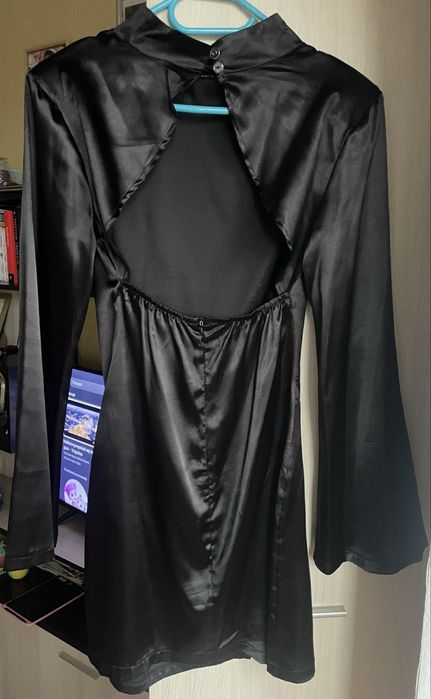 Продам чорну атласну сукню