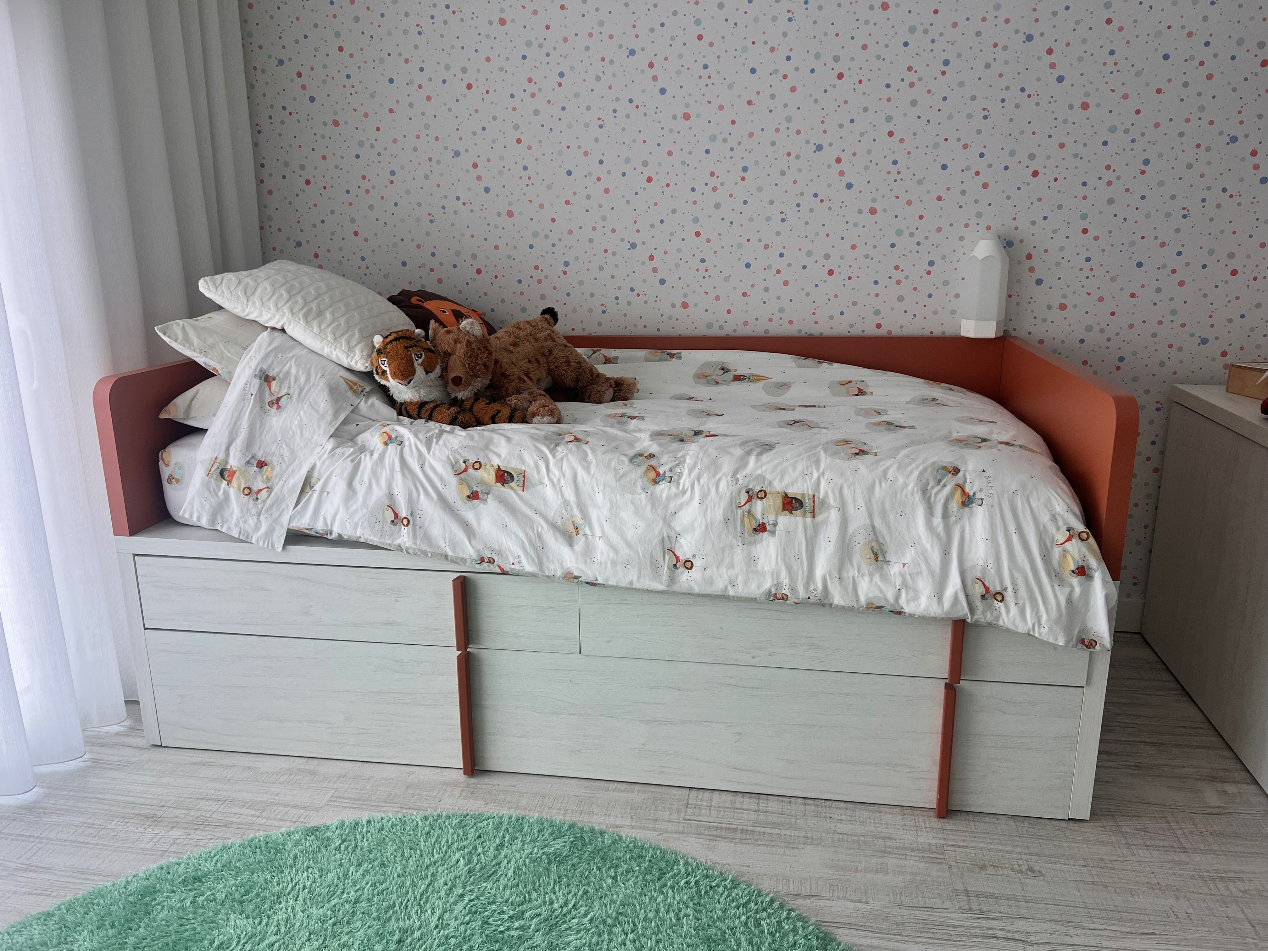 Quarto criança completo (cama dupla, espelho, 2 prateleiras, arca)