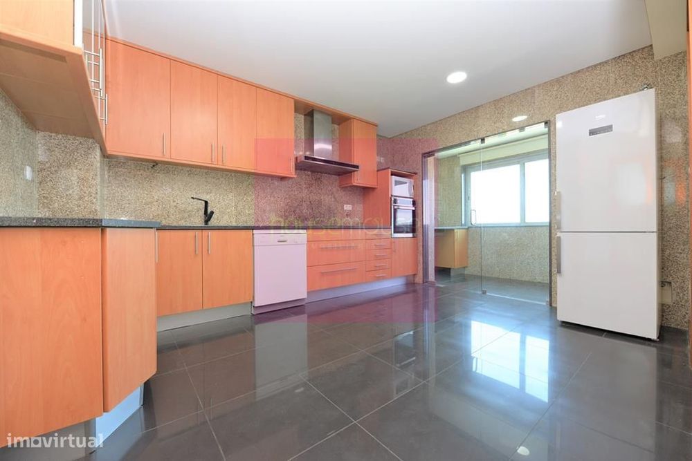 Apartamento T 3 c/ Eletrodomésticos