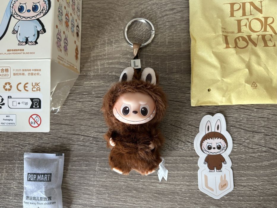 Оригінал Labubu - Pin for love брелок лабубу Pop Mart