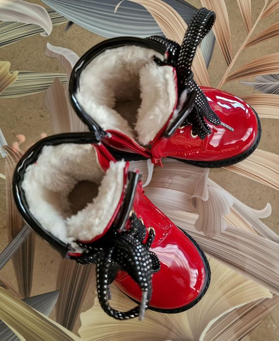 Trzewiki zimowe, ocieplane, lakierowane- cudo r.22 jak nowe