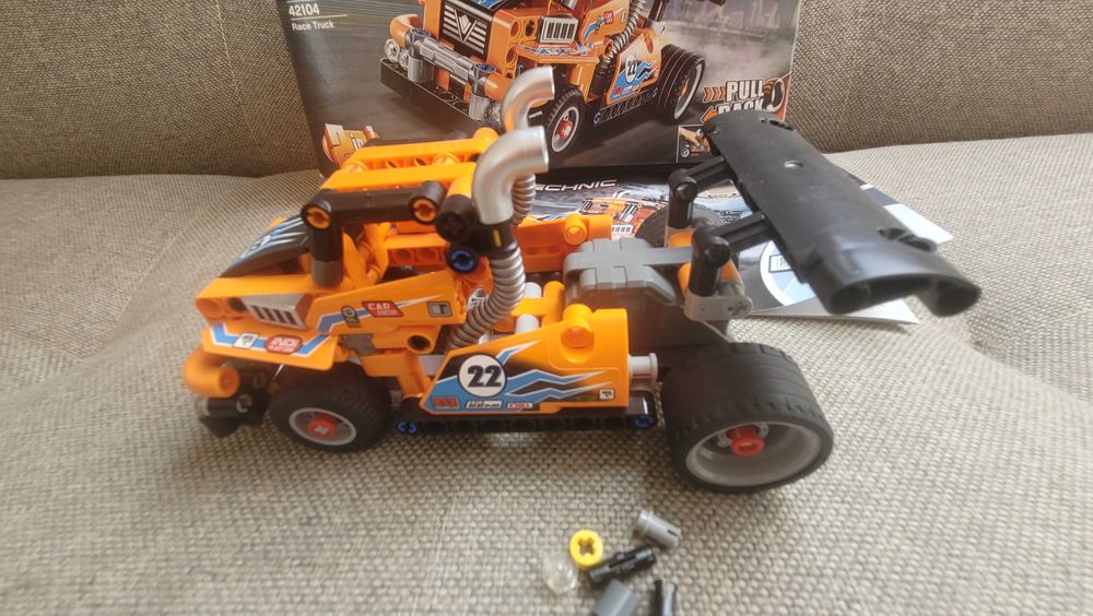 HO HO HO - LEGO Technic 42104 - Ciężarówka Wyścigowa 2w1 - KOMPLETNY