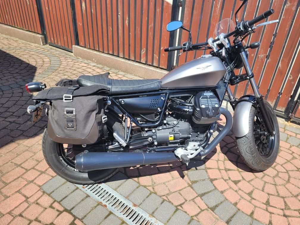 Moto guzzi v9 bobber