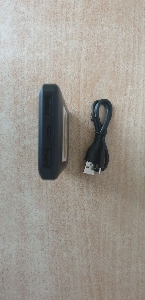 Павербанк 5000 mAh, зарядний пристрій