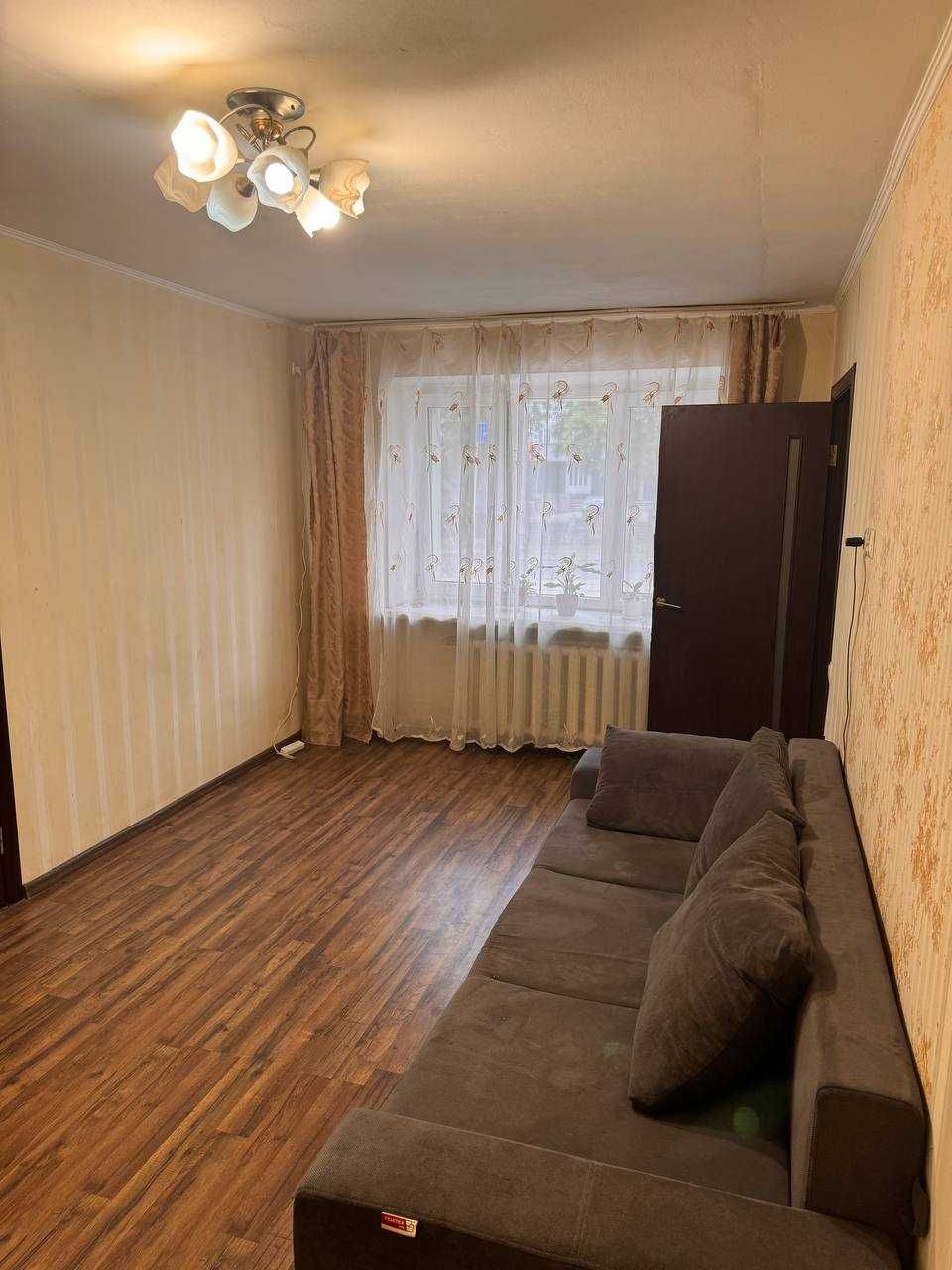 Продам 2 комн квартиру пр. Богдана Хмельницького 45